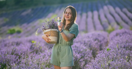 InaEssentials levandų šampūnas niežtinčiai ir jautriai galvos odai
