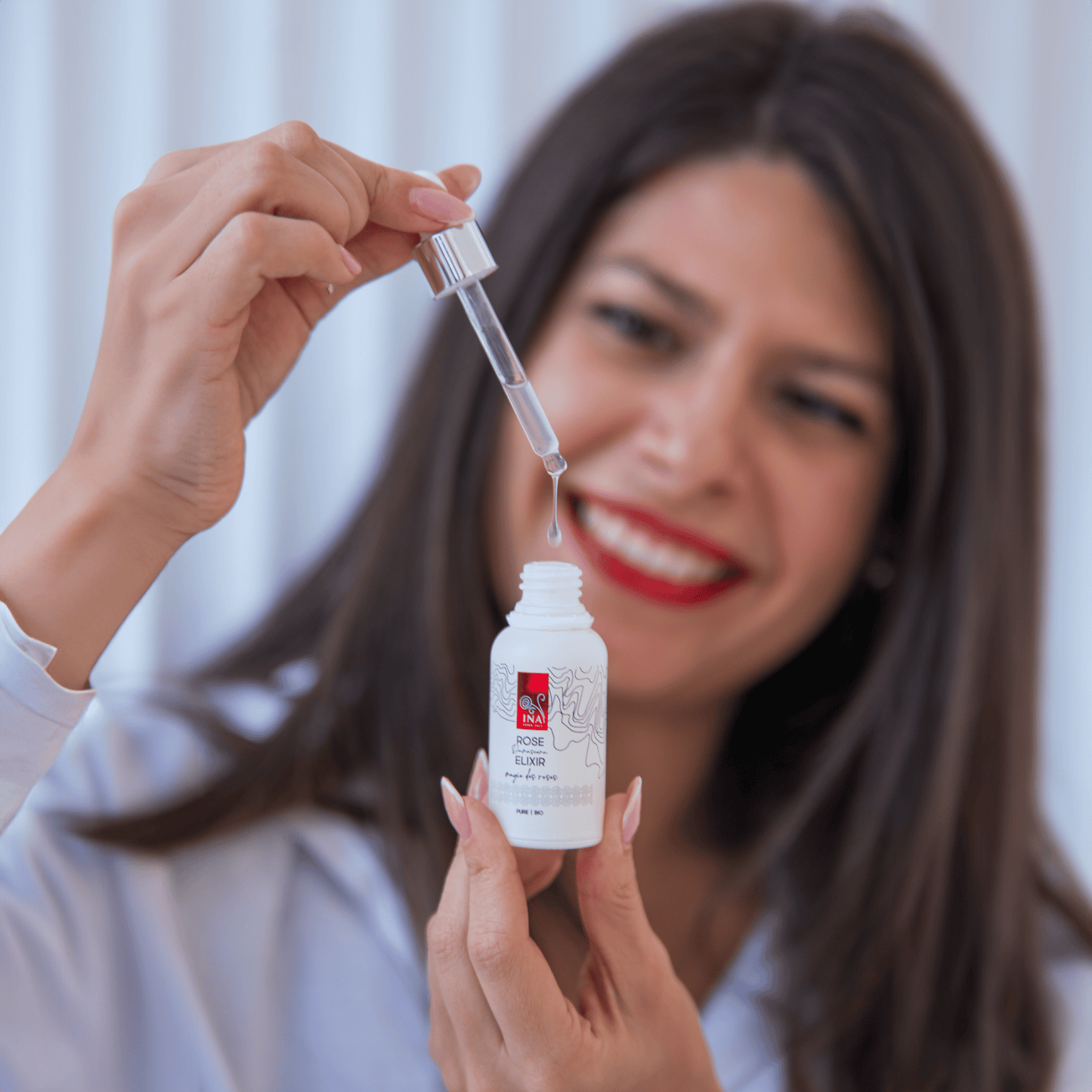 YPATINGA PRIEIGA Intensyvus senėjimą stabdantis veido serumas su ekologišku rožių aliejumi – Rose Elixir
