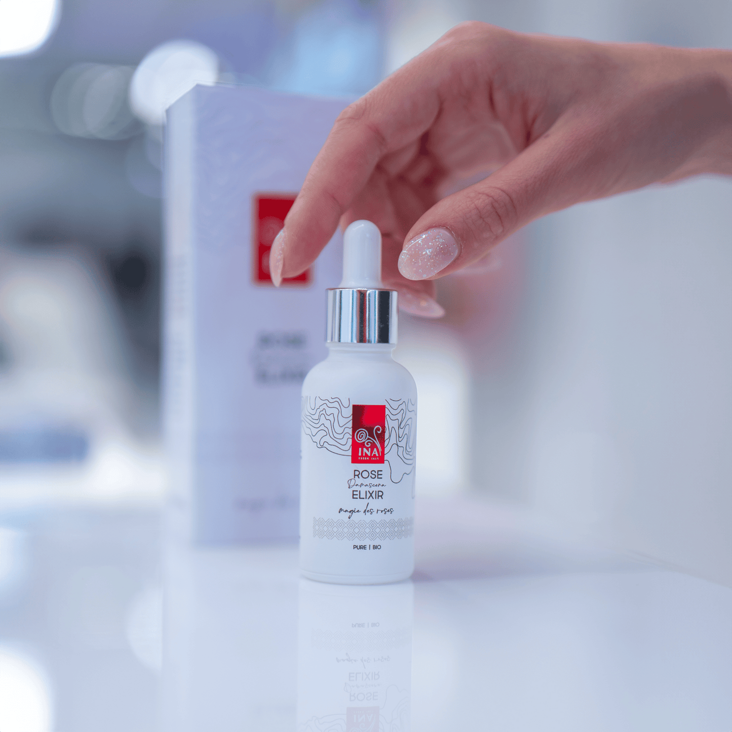 Intensyvus senėjimą stabdantis veido serumas su ekologišku rožių aliejumi – Rose Elixir
